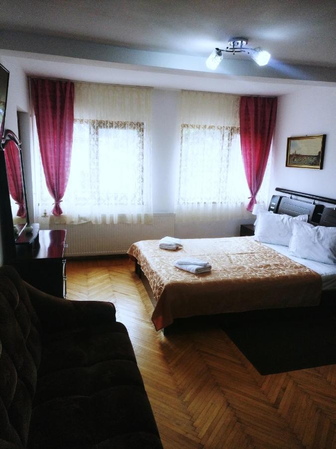Bianca House Hotel Busteni Bagian luar foto