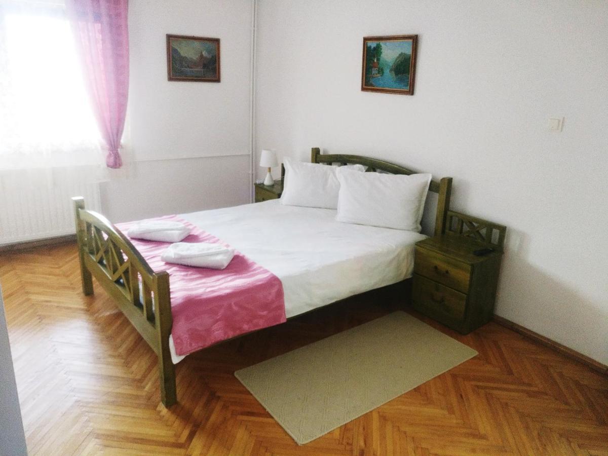 Bianca House Hotel Busteni Bagian luar foto