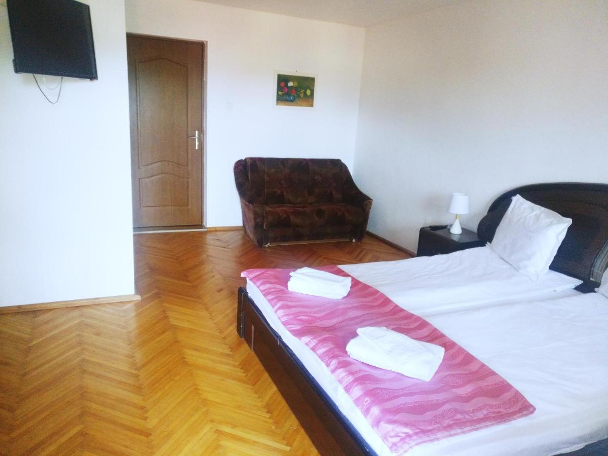 Bianca House Hotel Busteni Bagian luar foto