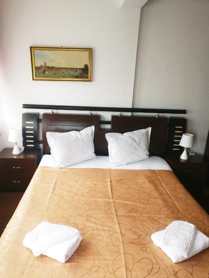 Bianca House Hotel Busteni Bagian luar foto